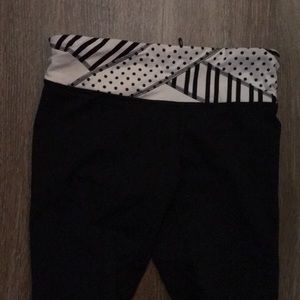 LULULEMON CROP LEGGINGS
